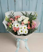 Букет нежный в Алуште Букет цветов из:  Розы, Лизиантусы и Хризантемы в Алуште