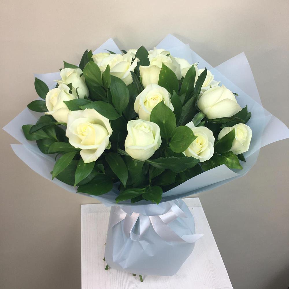 15 Белых роз Проуд в Алуште Букет 15 Белых роз Проуд в Алуште