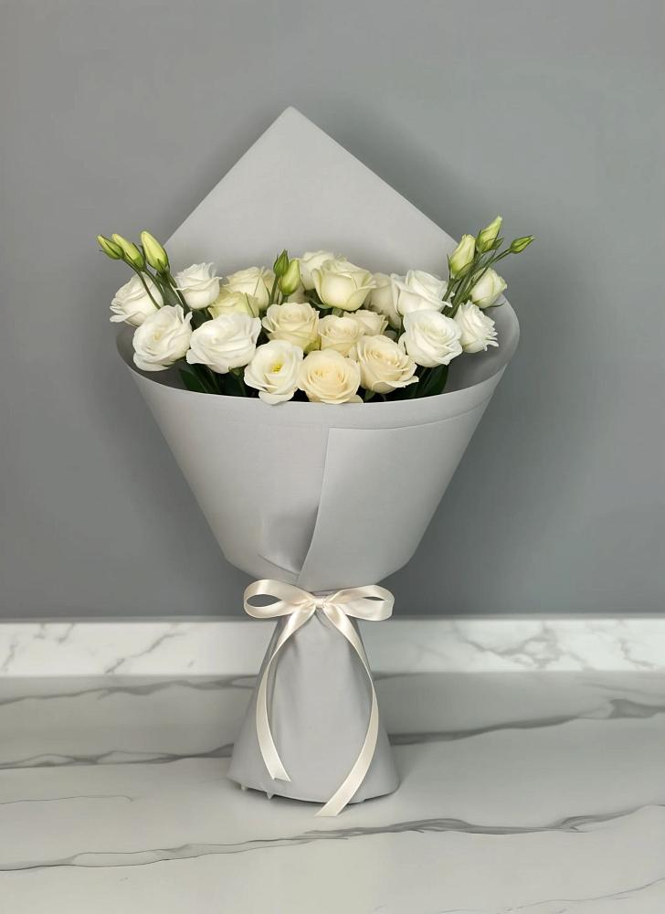 Букет цветов из: Розы и Лизиантусы в Алуште