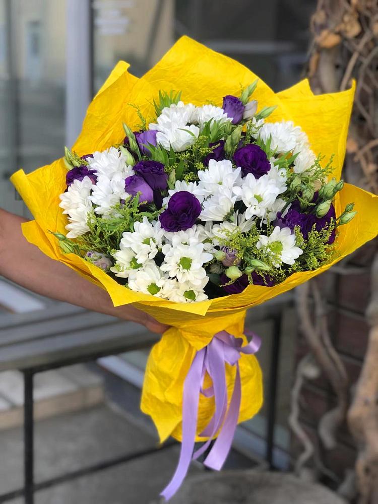 Букет цветов из: Ирисы, Хризантемы и Ромашки в Алуште