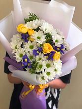 Букет цветов из:  Ирисы, Хризантемы и Розы #REPLACE_PRED# Алуште
