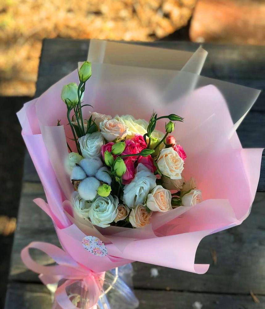 Букет цветов из: Розы и Лизиантусы в Алуште