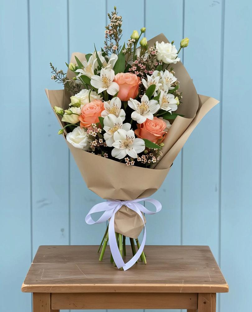 Букет яркий комплимент в Алуште Букет цветов из: Альстромерии, Лизиантусы, Розы и Хризантемы в Алуште